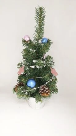 Tarrington House Weihnachtsbaum, Dekoriert, Mit 10 LED-Kette, Kunststoff, 45 Cm, Grün