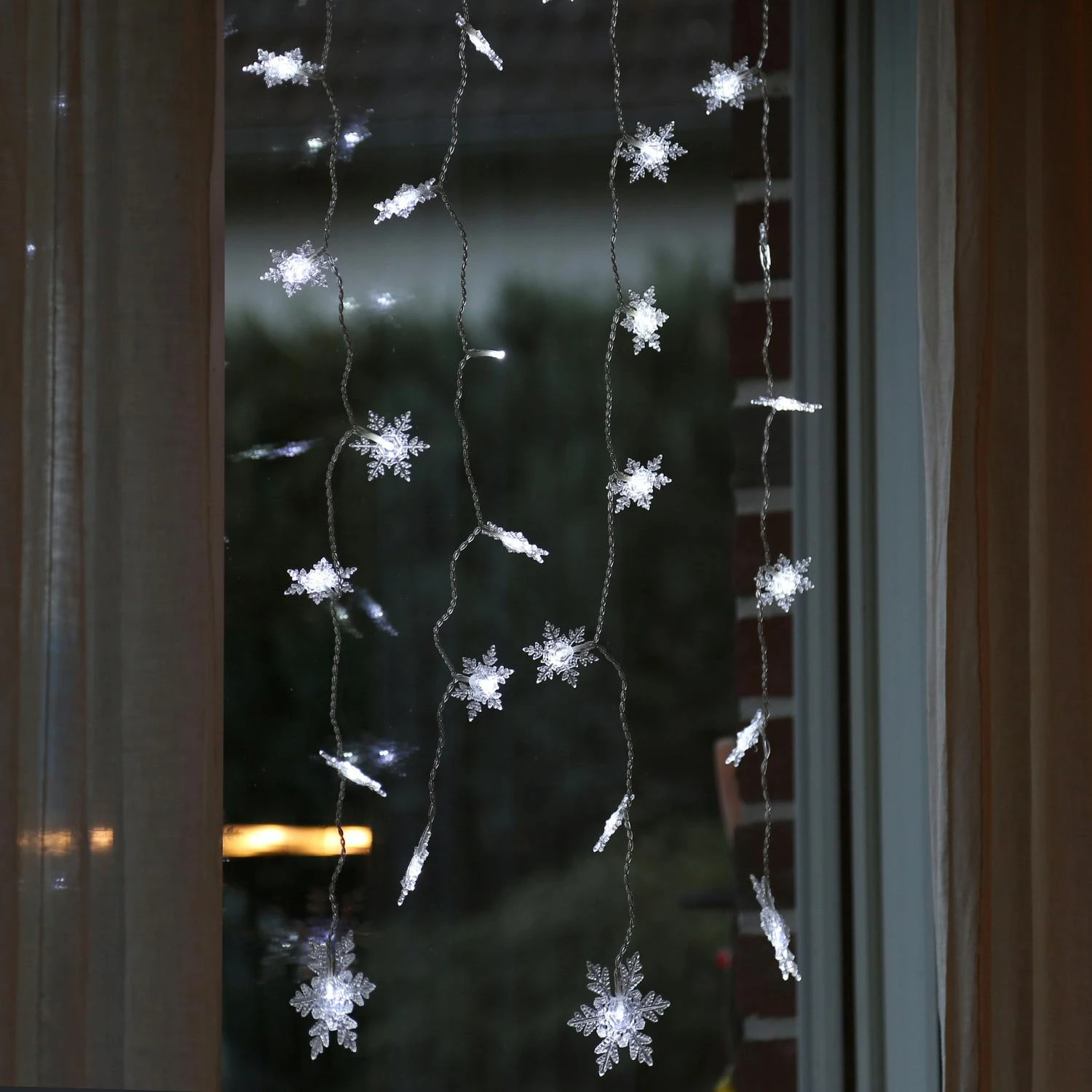 LED Lichtervorhang Schneeflocken 64 Kaltweiße LED 1,2mx1m Für Innen Weihnachten 7 LED Lichtervorhang Schneeflocken 64 Kaltweiße LED 1,2mx1m Für Innen Weihnachten – Bild 7